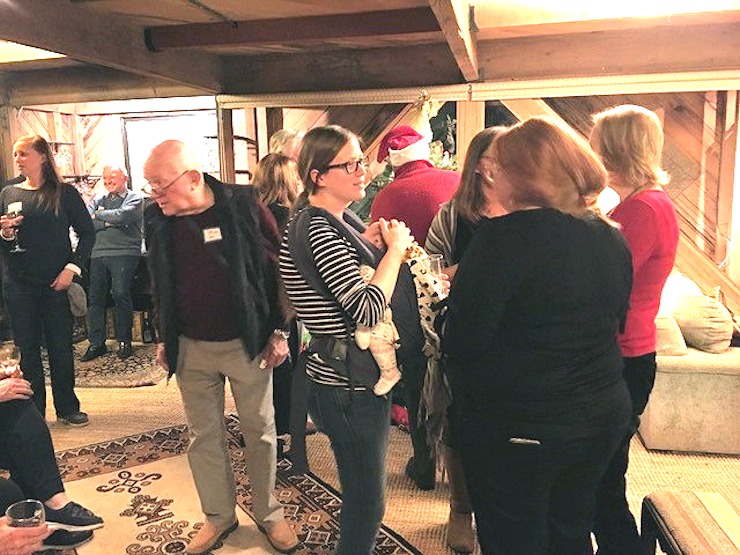 Hathaway-Crowd.Dec.17